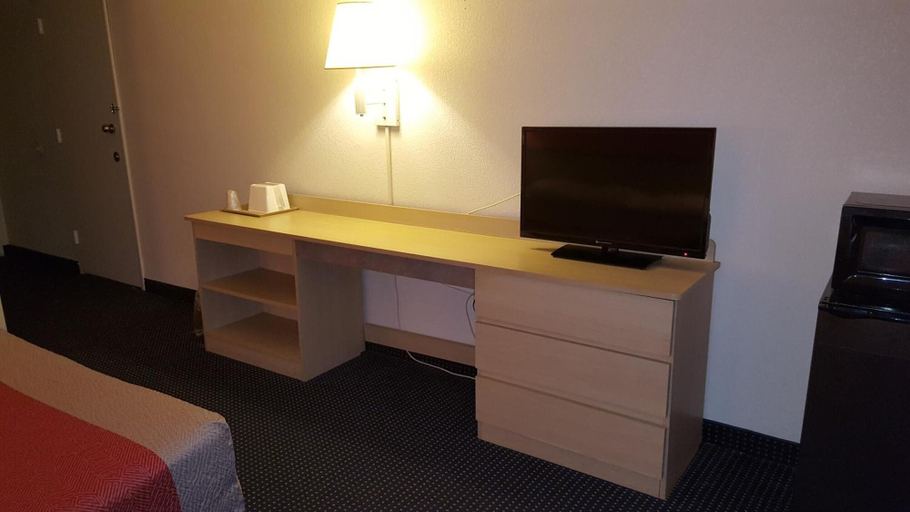 Bedroom 2, Red Carpet Inn, Gloucester