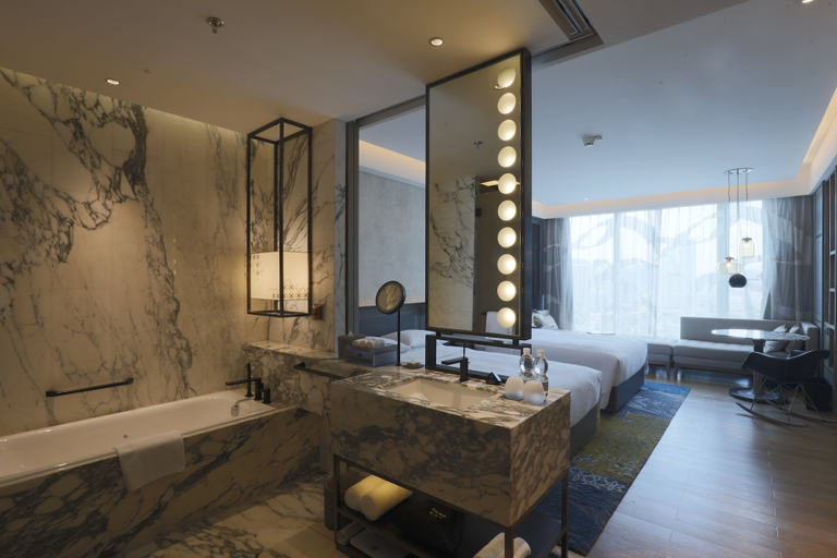Bathroom 5, Renaissance Hangzhou Northeast Hotel, Hangzhou