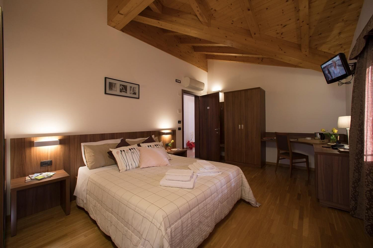 Bedroom 3, Hotel C25, Treviso