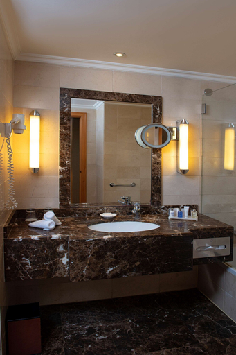 Bathroom 5, Radisson BLU Martinez Hotel, Beirut, Beirut