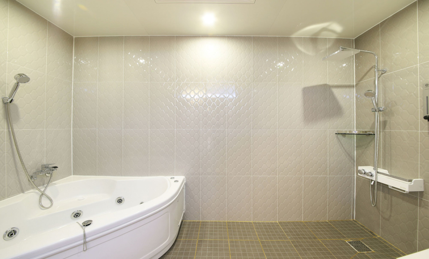 Bathroom 4, Queens Drive In, Namwon