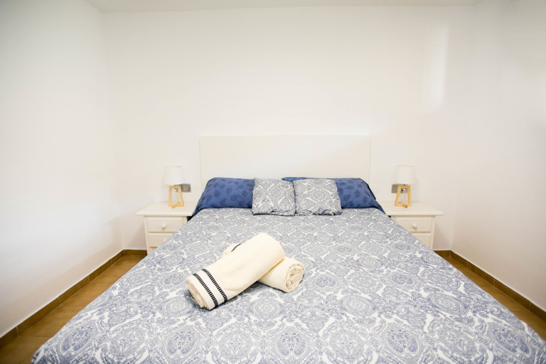 Bedroom 3, Espectacular Apartamento en el Corazón de Calella, Girona