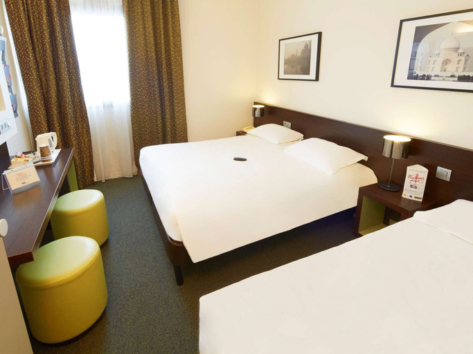 Bedroom 4, Hotel Kyriad Orly Aéroport Athis Mons, Essonne