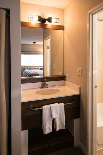 Bathroom 4, Basecamp Boulder, Boulder