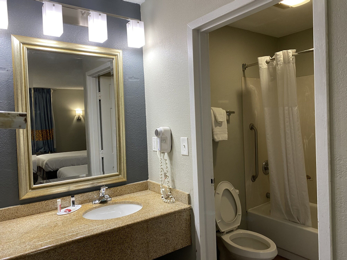 Bedroom 4, Baymont by Wyndham Wilmington, New Hanover