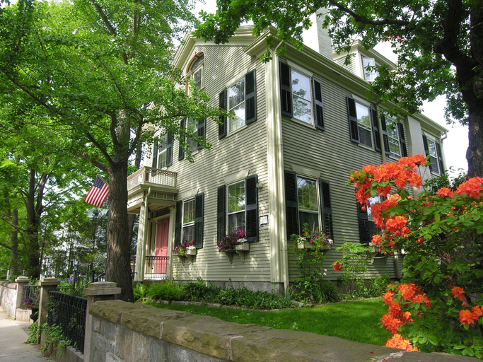 Exterior & Views