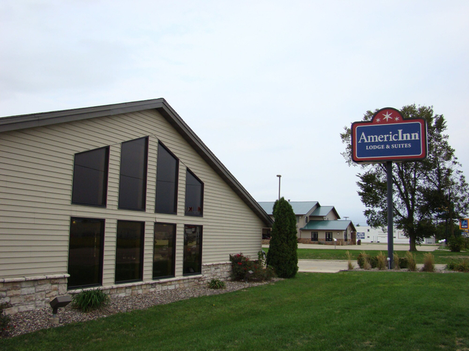 Exterior & Views 2, AmericInn by Wyndham Kewanee, Henry