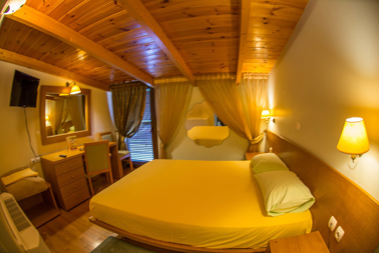 Bedroom 3, Hotel Chris, Attica