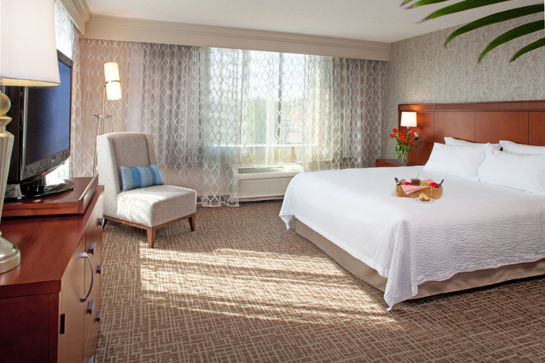 Bedroom 3, Courtyard by Marriott Tacoma Downtown, Pierce