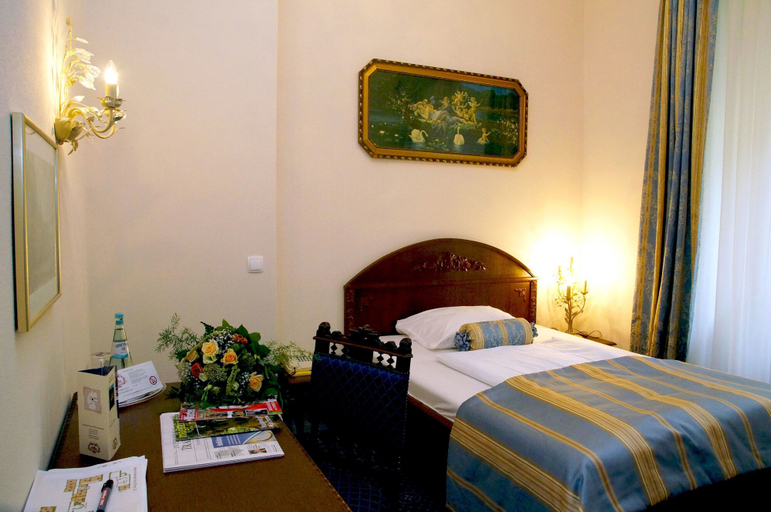Bedroom 2, Schloss Hotel Wolfsbrunnen, Werra-Meißner-Kreis