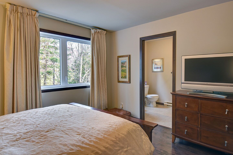 Bedroom 2, Borealis - RVMT, Les Laurentides