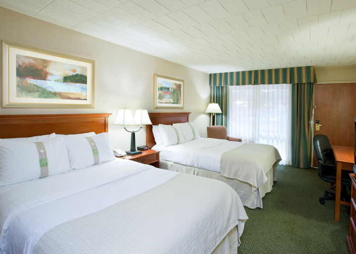 Bedroom 3, Ramada by Wyndham Indiana, Indiana