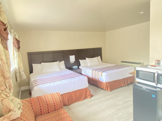 Bedroom 5, Silver Maple Motel, Haliburton