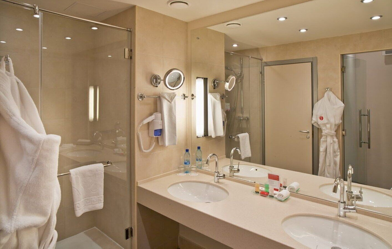 Bathroom 5, Ramada by Wyndham Yekaterinburg, Ekaterinburg gorsovet