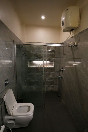 Bathroom 4, A Palace on River - Rashmi guest House, Varanasi