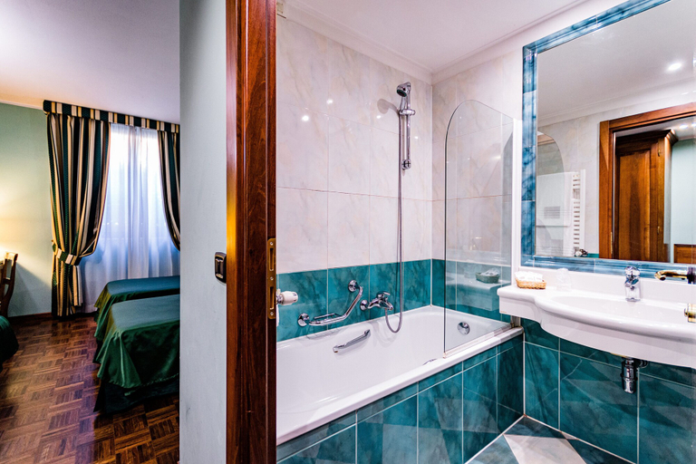 Bathroom 3, Lucrezia Borgia, Ferrara