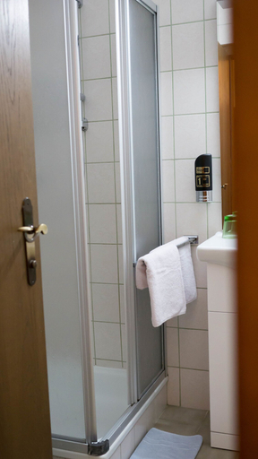 Bathroom 5, Entenwirt Seeham, Salzburg Umgebung