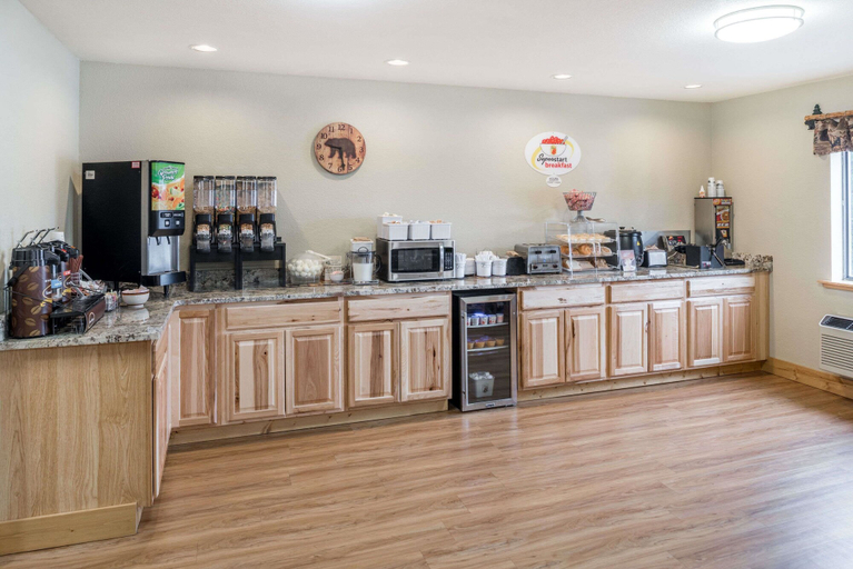Food & Drinks 5, Super 8 by Wyndham Kalispell Glacier National Park, Flathead