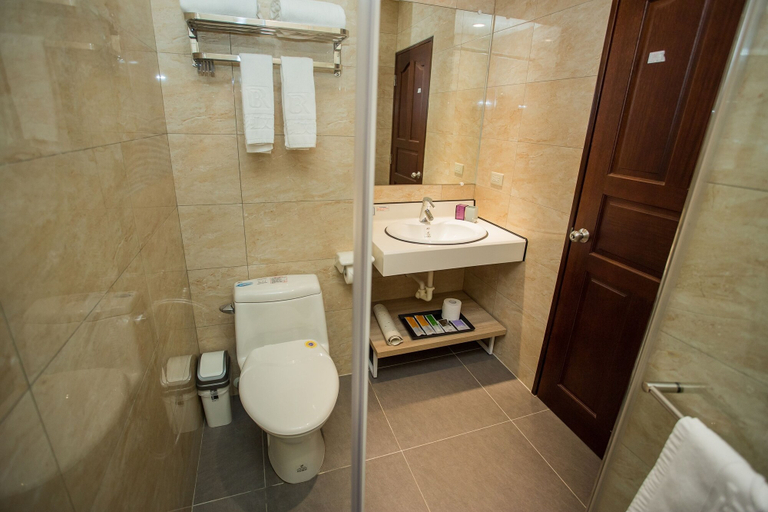 Bathroom 5, Rainbow Hotel, Penghu