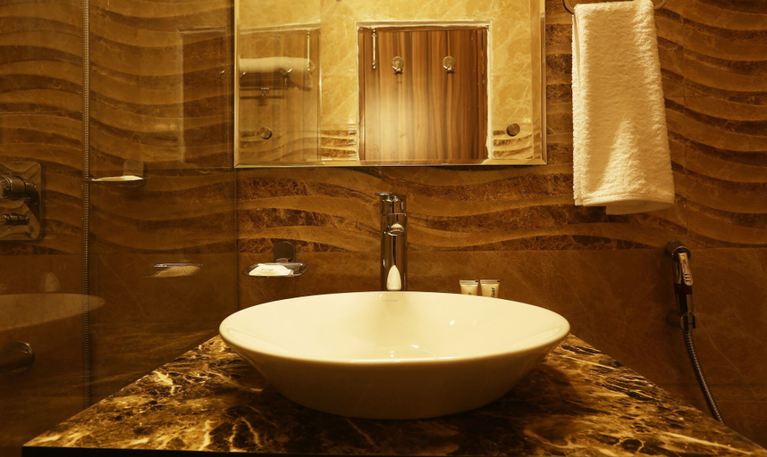 Bathroom 4, Treebo Blessing Bells, Dehradun