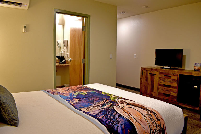 Bedroom 3, Bumbleberry Inn, Washington