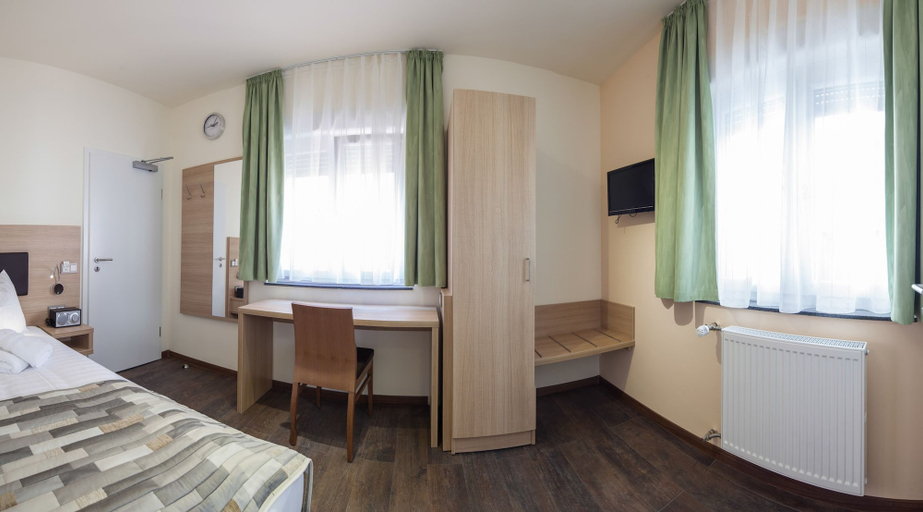 Bedroom 3, Hotel Restaurante Lorca, Heilbronn
