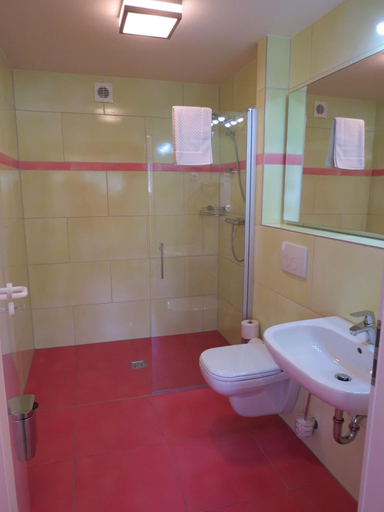 Bathroom 5, Hotel und Restaurant KA&KA, Ludwigslust-Parchim