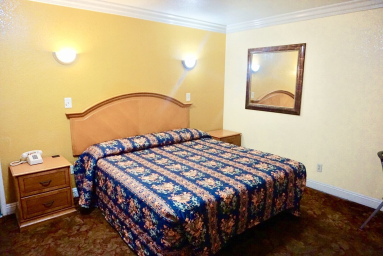 Bedroom 1, Satellite Motel, Los Angeles