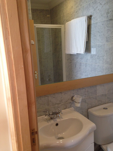 Bathroom 5, Troy, London