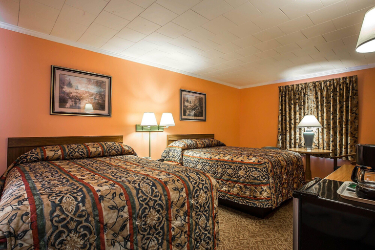 Bedroom 4, Rodeway Inn Lincoln I-93, Grafton
