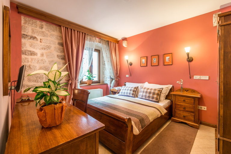 Bedroom 2, Forza Lux Guest House