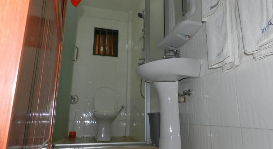Bathroom 3, Crown Jakiba Hotel, Kampala