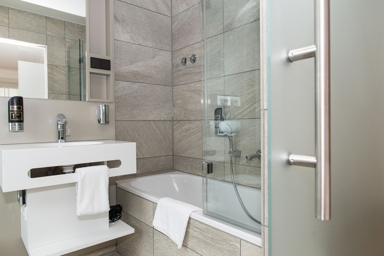 Bathroom 4, Hotel Goldenes Rad, Ulm