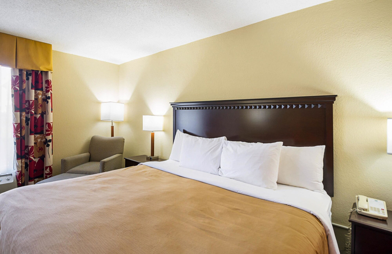 Bedroom 3, Quality Inn & Suites Hagerstown, Washington