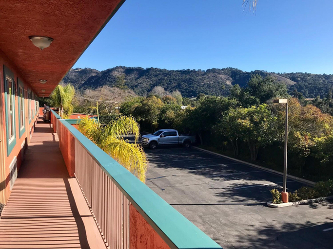 Others 5, Oakridge Inn, Ventura
