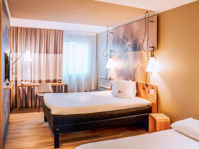 Bedroom 4, ibis Frankfurt Airport, Groß-Gerau