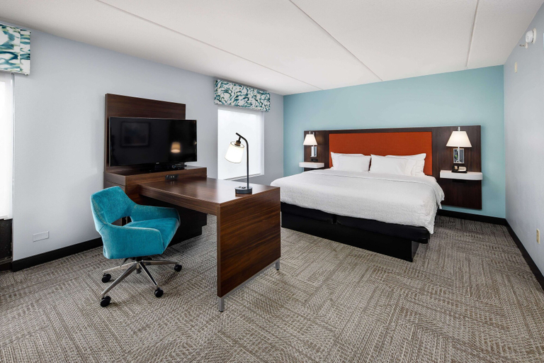 Bedroom 3, Hampton Inn & Suites Navarre, Santa Rosa