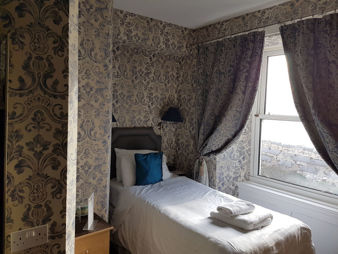 Bedroom 2, Tyr Graig Castle, Gwynedd