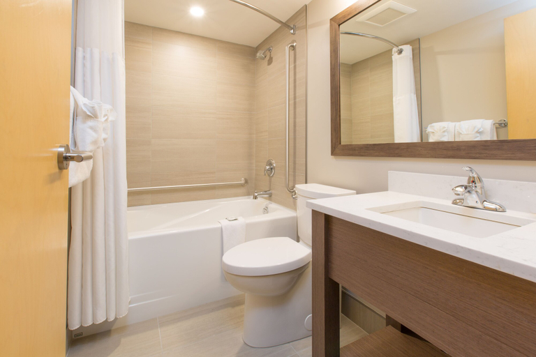 Bathroom 4, Embassy Inn, Capital