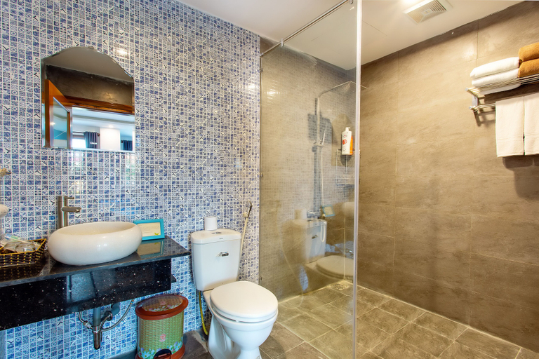 Bathroom 3, Lang Dong An Bang, Da Nang