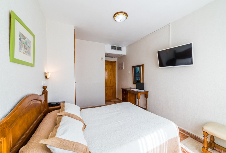 Bedroom 3, Hotel Sevilla, Almería