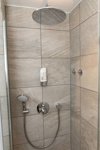 Bathroom 5, Hotel Goldenes Rad, Ulm