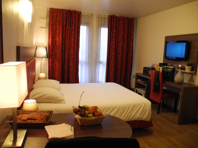 Bedroom 2, Villa Val Sénart, Essonne