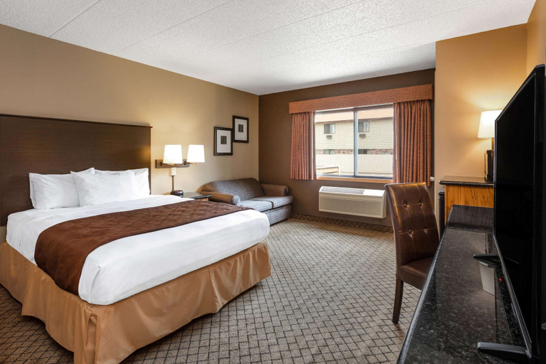 Bedroom 4, AmericInn by Wyndham Hartford WI, Washington
