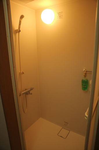 Bathroom 5, Hostel Jumpumanpan, Otaru