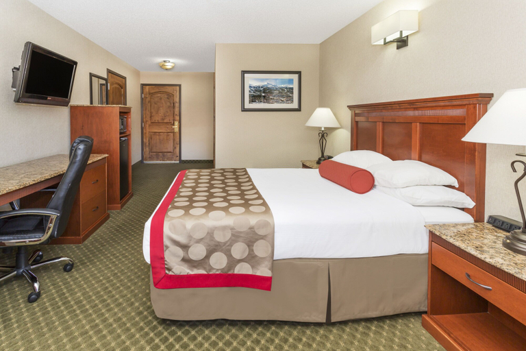 Bedroom 2, Ramada by Wyndham Frisco, Summit