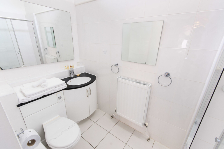 Bathroom 4, Grovefield Manor, Poole