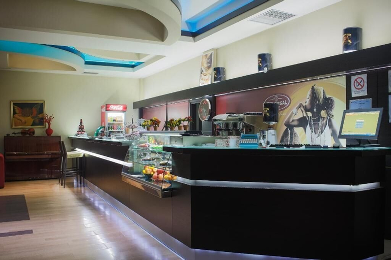 Food & Drinks 4, Grand Hotel, Elbasanit
