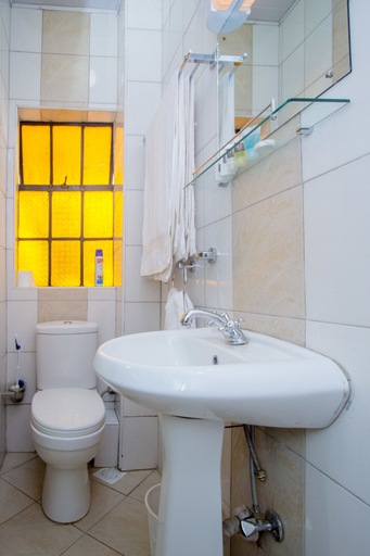 Bathroom 3, Capital Heights Hotel, Kibra