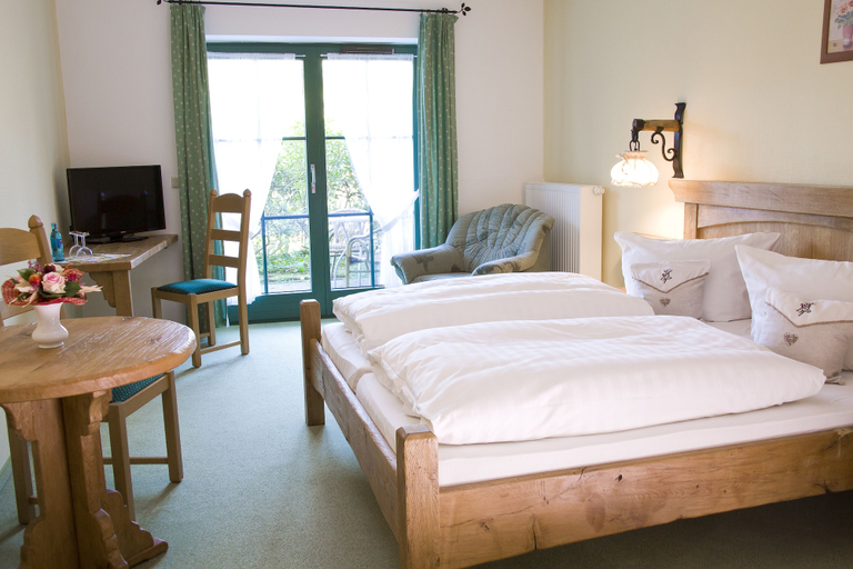 Bedroom 3, Hotel Forsthaus Luchsenburg, Bautzen